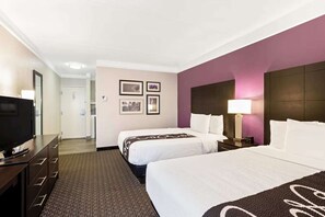 Desk, iron/ironing board, WiFi, bed sheets