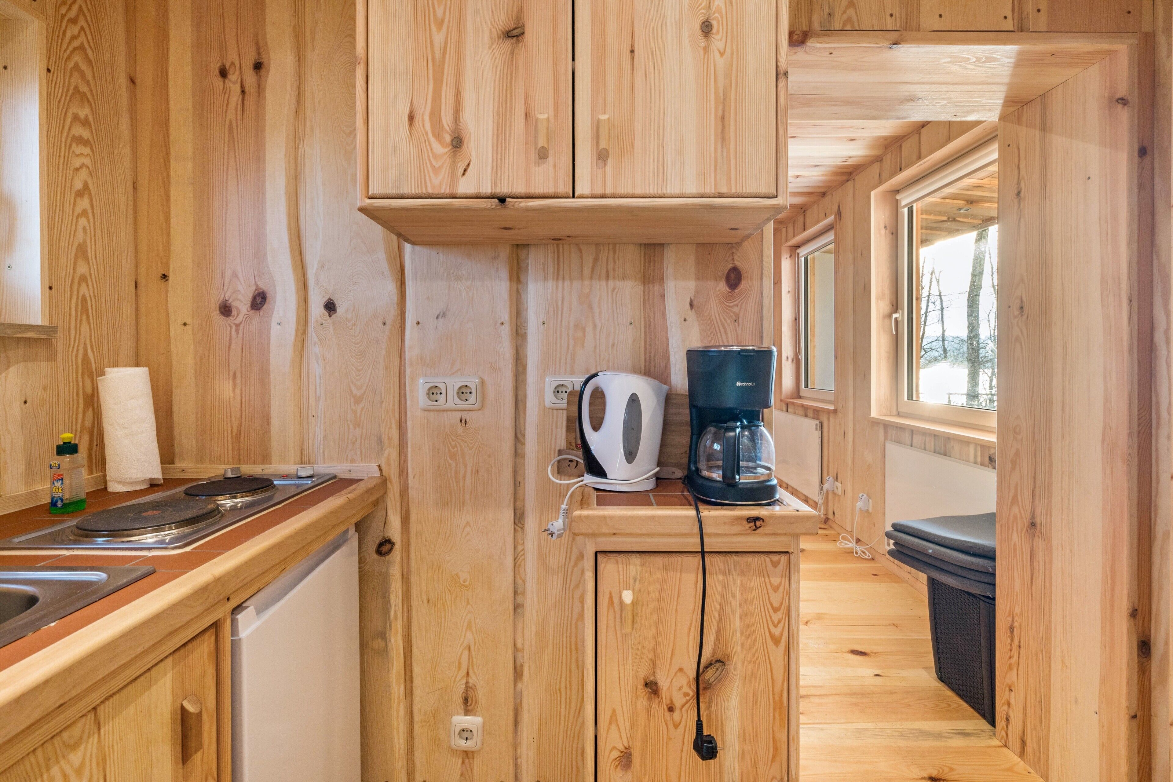 Fridge, stovetop, coffee/tea maker, electric kettle