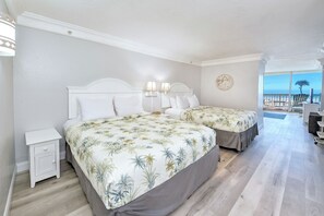 Tabla de planchar con plancha, wifi gratis y ropa de cama 