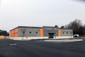 Exterior - Near Morton Arboretum | Free Breakfast + Pool (Naperville)