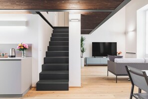 华丽公寓, 阳台, 庭院景观 | 起居区