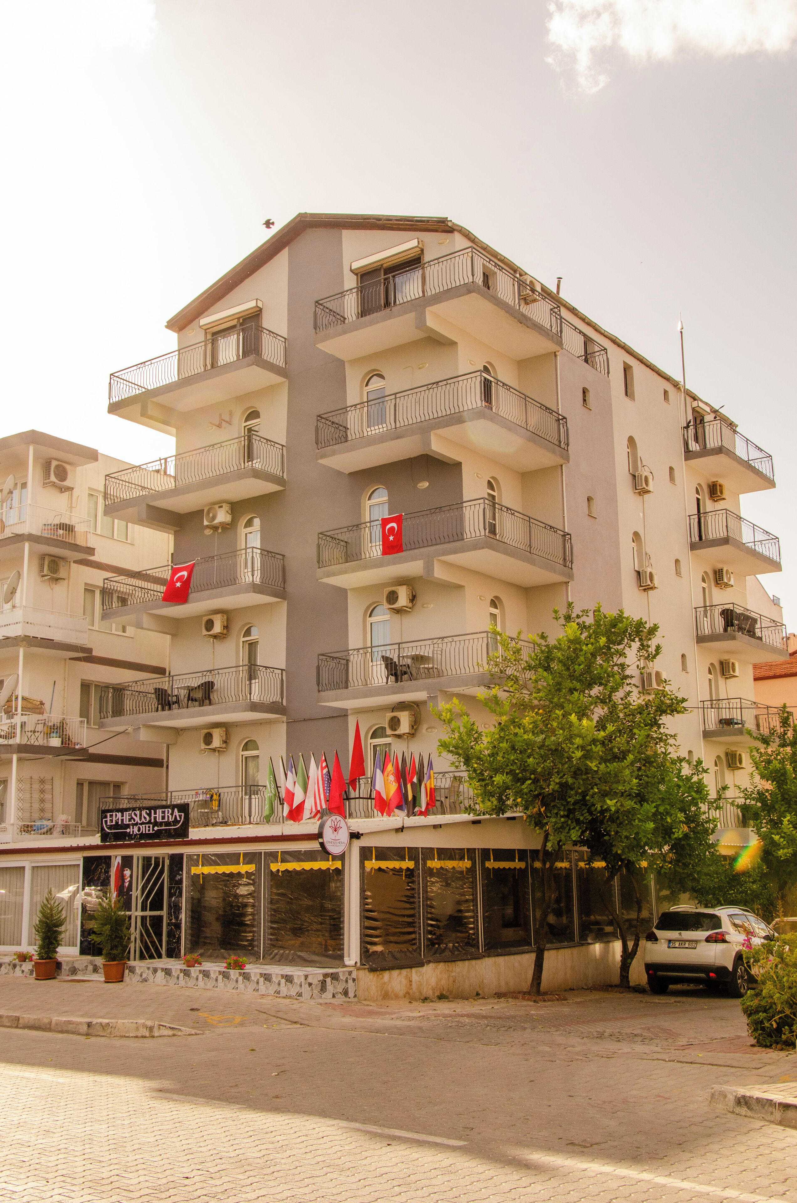 تفاصيل الفندق من الخارج