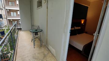 Standard Double Room, Garden View | Balcony