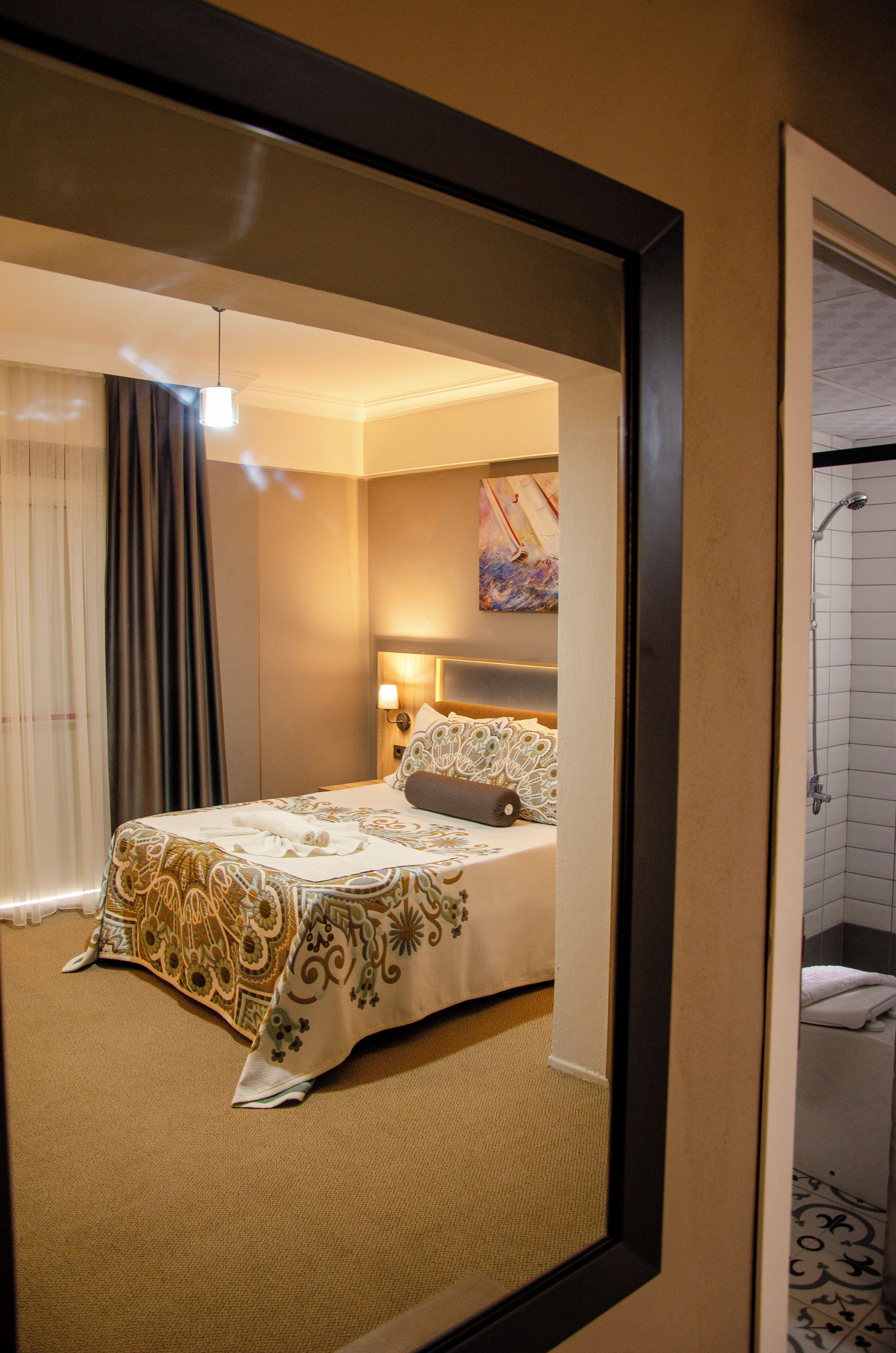 Bureau, espace de travail pour ordinateur portable, Wi-Fi gratuit