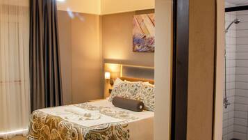 Bureau, espace de travail pour ordinateur portable, Wi-Fi gratuit