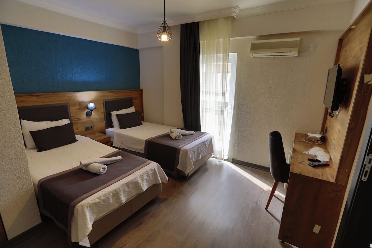 標準雙床房, 花園景 | 書桌、手提電腦工作空間、免費 Wi-Fi