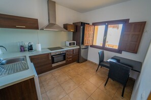 Kühlschrank, Mikrowelle, Geschirrspüler, Toaster