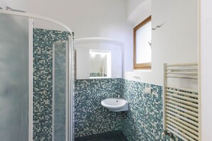 Shower, free toiletries, hair dryer, bidet - Santa Maria Novella Comfort (Firenze)