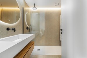 Shower, hair dryer, towels - Villa 234 A Timeless Escape in Ponte de Lima (Ponte de Lima)