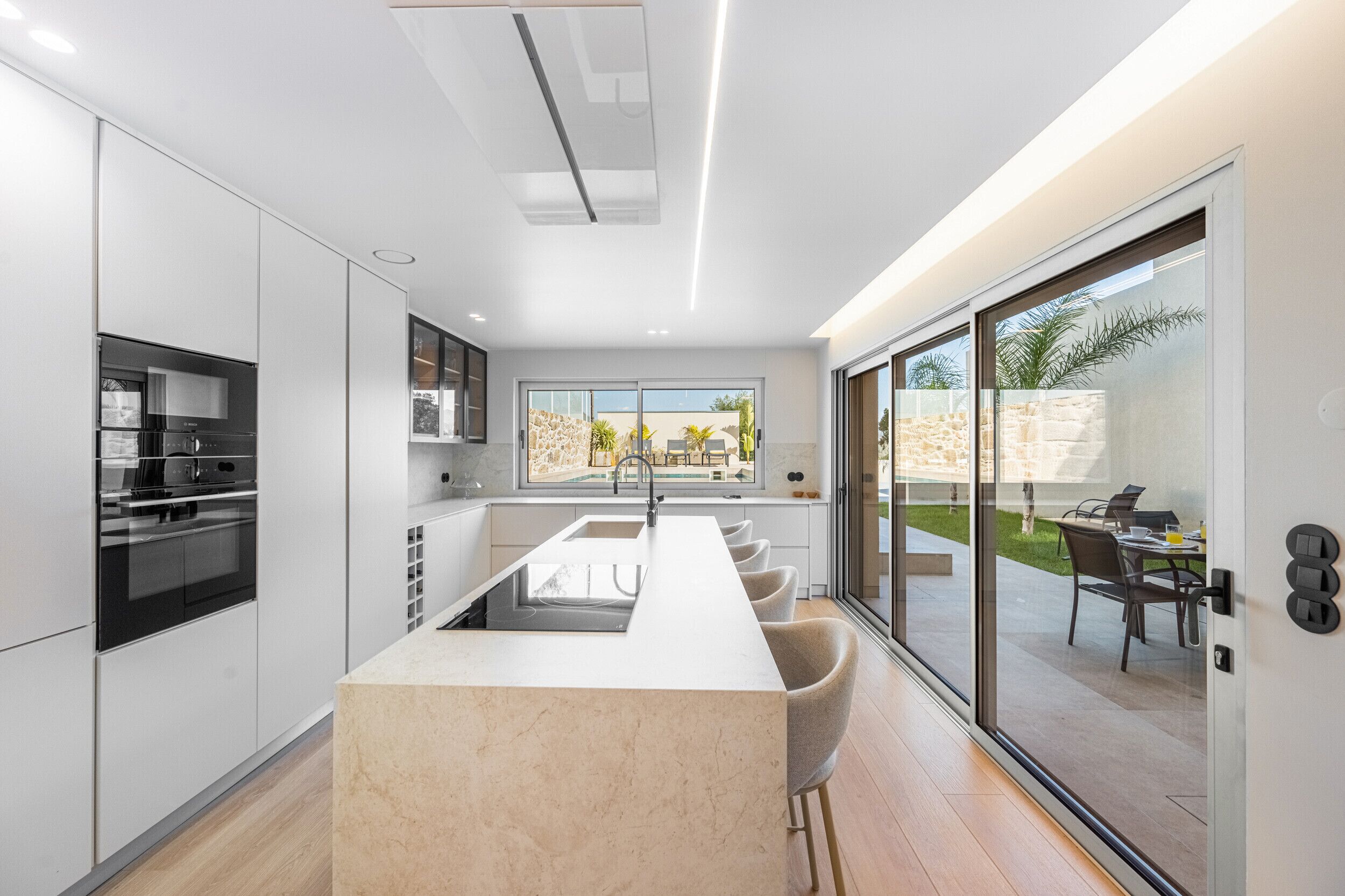 Réfrigérateur, micro-ondes, four, lave-vaisselle