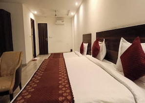 Deluxe Double Room | Laptop workspace, free WiFi - Hotel Lakshmi Palace (New Delhi)