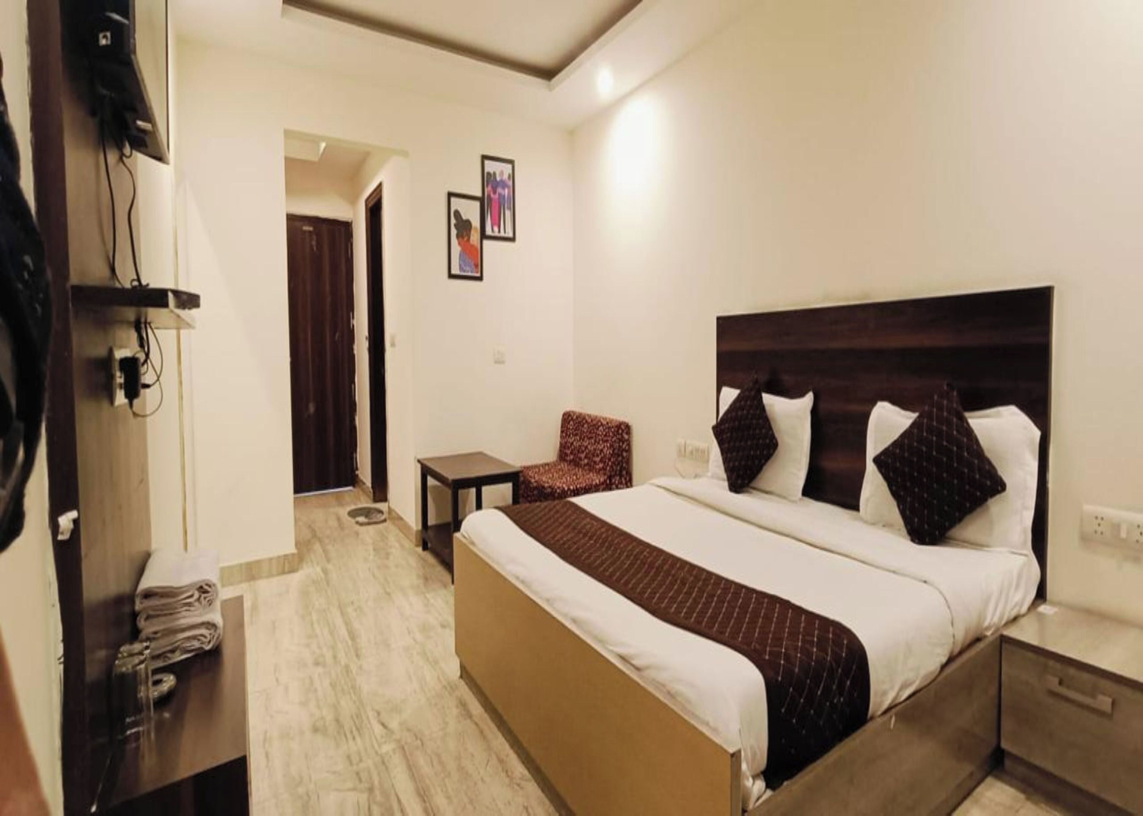Deluxe Double Room | Laptop workspace, free WiFi