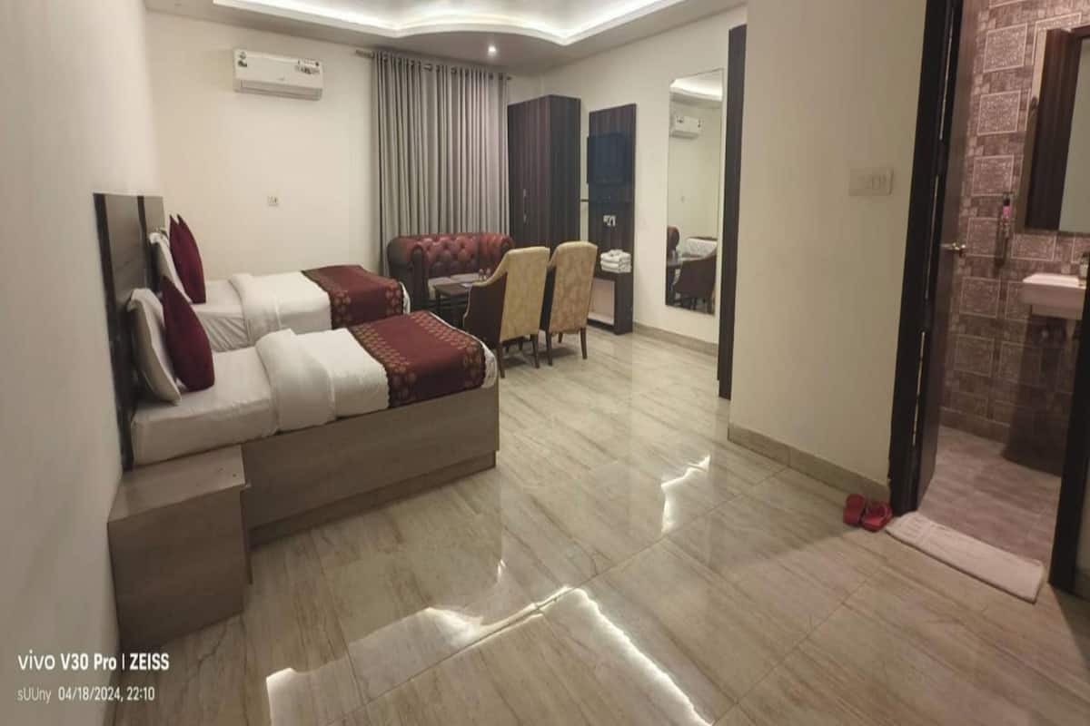 مساحة عمل للكمبيوتر المحمول وواي فاي مجانًا وملاءات أسرّة