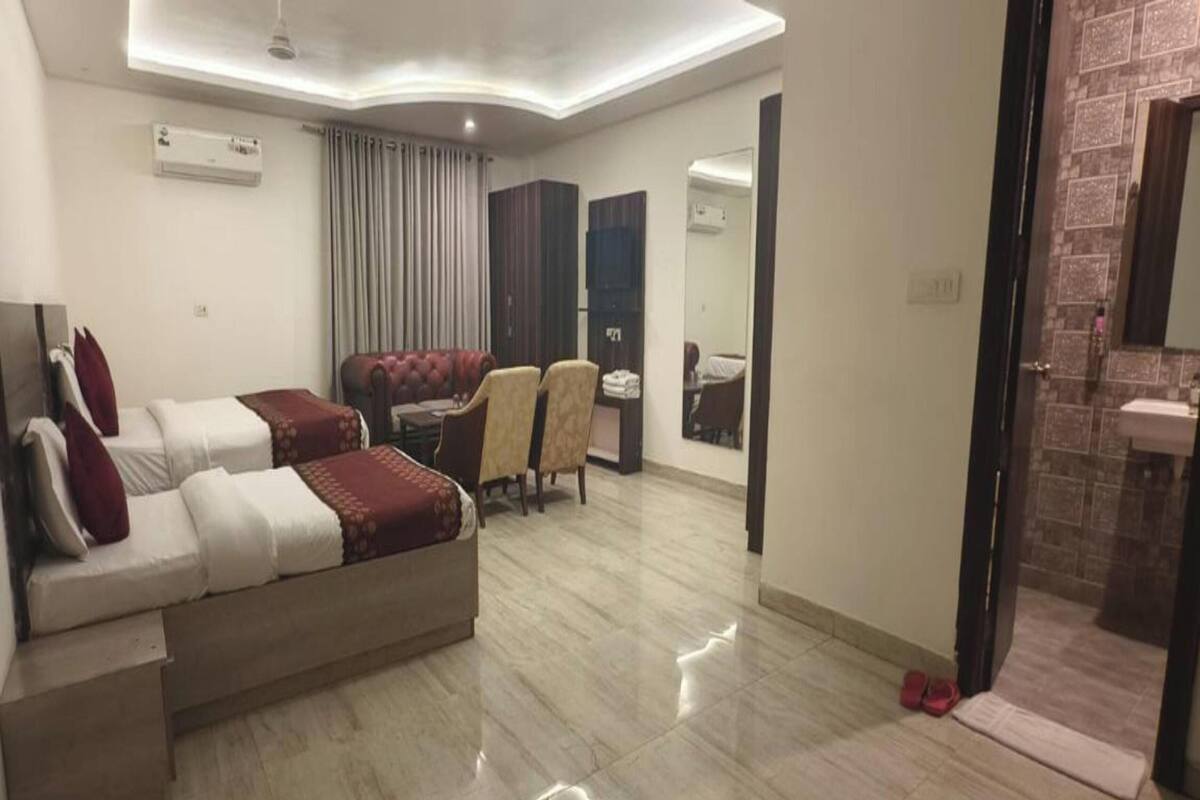 Espacio para trabajar con un portátil, wifi gratis, ropa de cama