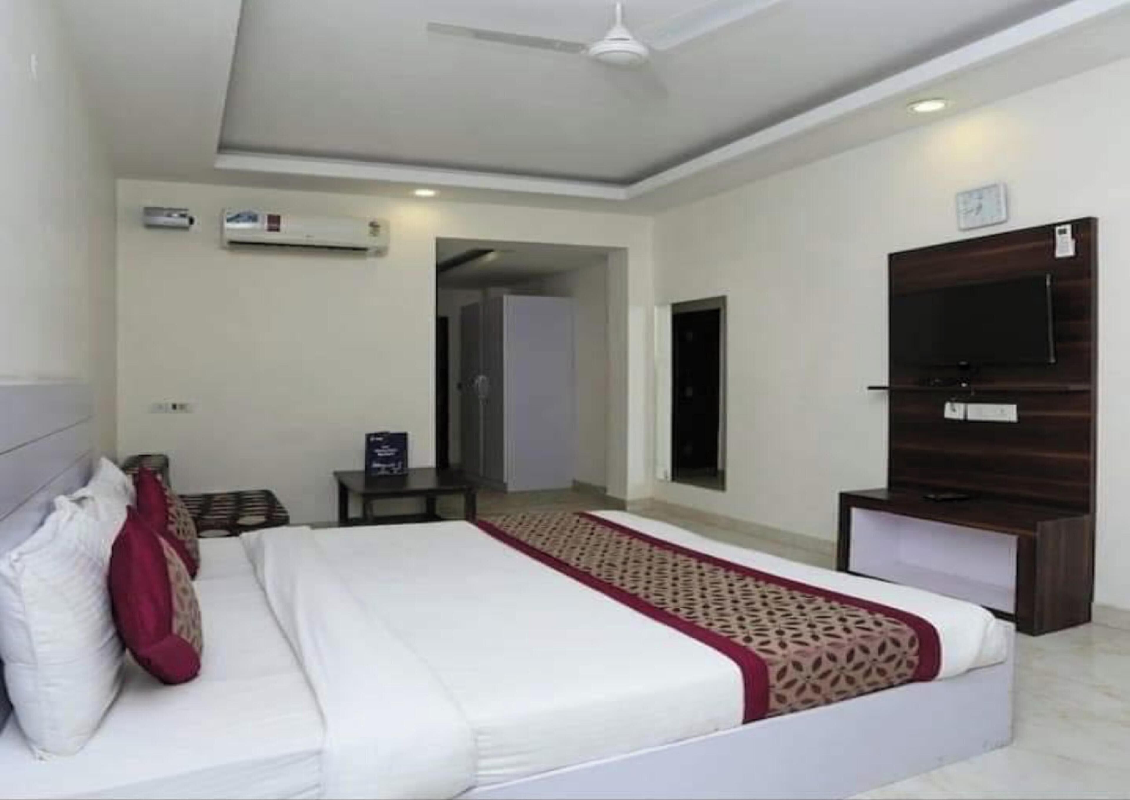 مساحة عمل للكمبيوتر المحمول وواي فاي مجانًا وملاءات أسرّة