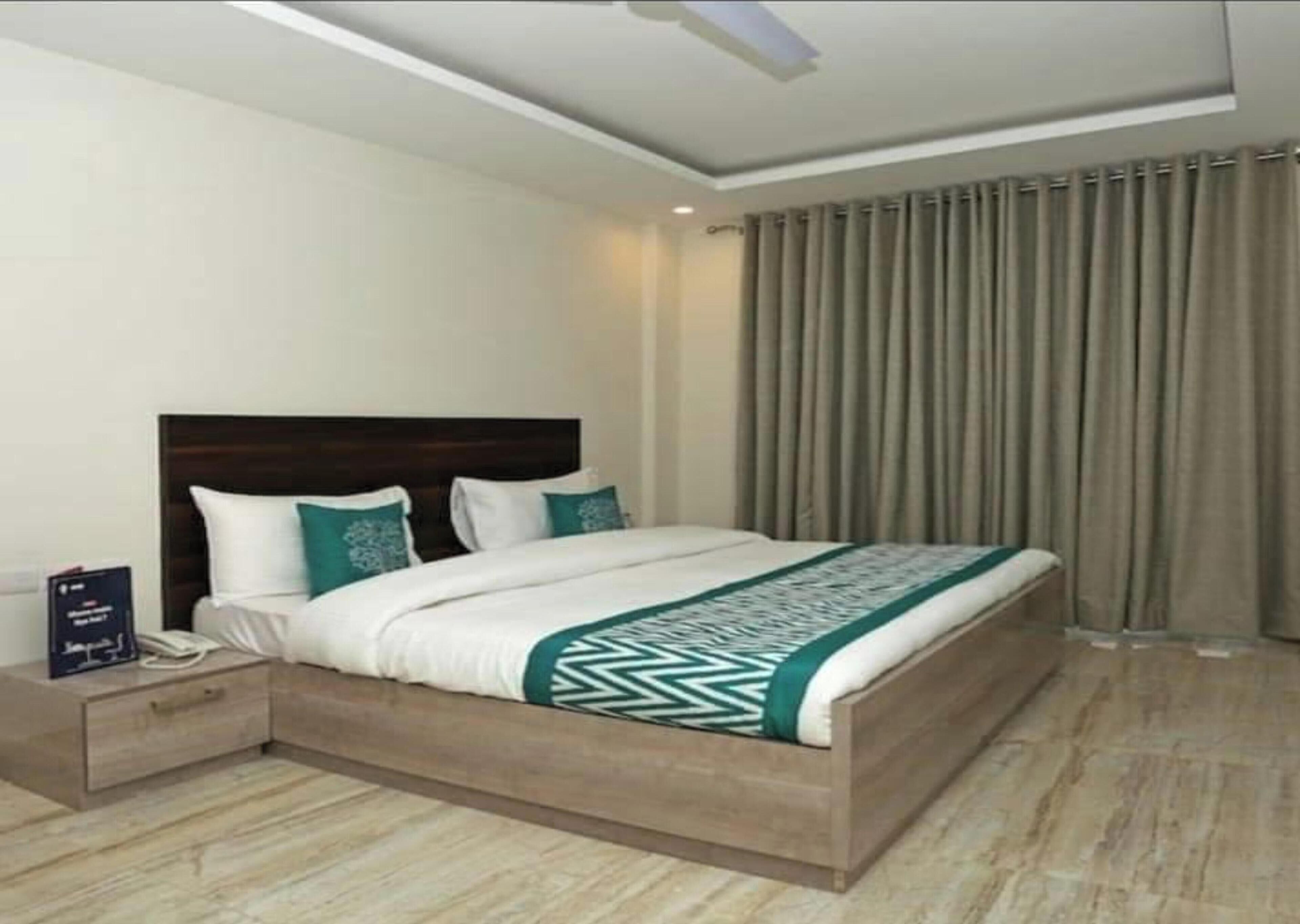 Espacio para trabajar con laptop, wifi gratis y ropa de cama 