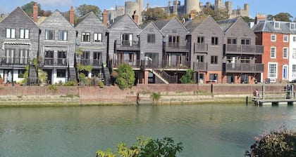 Arundel centre, nr Goodwood: 6 bedrooms, 6 bathrooms,river,garden,castle,parking