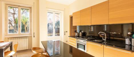 อพาร์ทเมนท์ | ครัวส่วนตัว | ไมโครเวฟ, เครื่องล้างจาน, เครื่องชงกาแฟเอสเปรสโซ, เครื่องชงกาแฟ/ชา