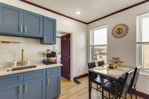 7 Mi to Philly Stadiums! Charming Apartment