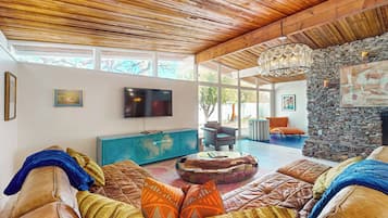 House (4 Bedrooms) | Front of property