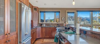 *New Listing* Mountain Home with Panoramic Views and short walk to the slopes