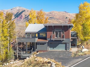 Exterior - *New Listing* Mountain Home with Panoramic Views and short walk to the slopes (Crested Butte)