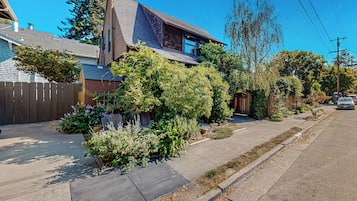 House (3 Bedrooms) | Front of property
