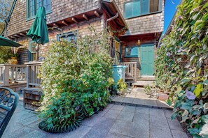 House (3 Bedrooms) | Interior - 3BR Craftsman House w/ Patio, Workspace & WD (Berkeley)