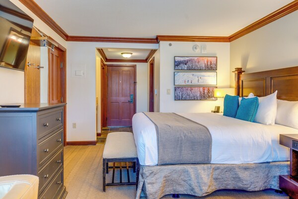 Ski, Hike & Skate! Convenient Everline Resort Gem - Lake Tahoe