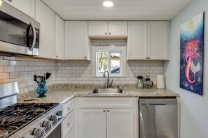 Apartment (1 Bedroom) | Interior - Steps to Sea! Okaloosa Island Gem w/ Outdoor Oasis (Fort Walton Beach)