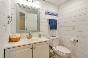 Apartment (1 Bedroom) | Interior - Steps to Sea! Okaloosa Island Gem w/ Outdoor Oasis (Fort Walton Beach)