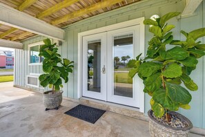 Apartment (1 Bedroom) | Interior - Steps to Sea! Okaloosa Island Gem w/ Outdoor Oasis (Fort Walton Beach)