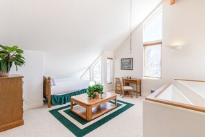 Interior - 3BR Townhome w/ Mountain View & Balcony (Driggs)