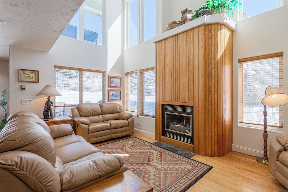 3BR Townhome w/ Mountain View & Balcony - Cedron, ID