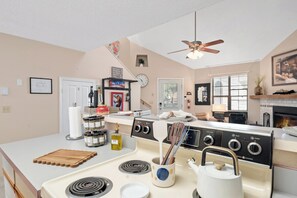 Apartment (0 Bedroom) | Interior - Walk to Midtown Ruidoso! Cozy Eagles Nest Condo (Ruidoso)