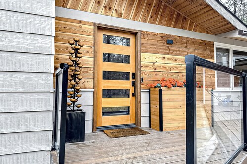 4 BR Lakefront Home w/ Dock & Fireplace