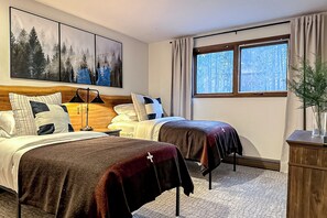 Interior - 4 BR Lakefront Home w/ Dock & Fireplace (Nine Mile Falls)