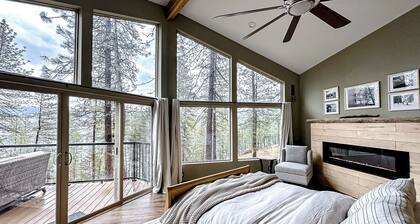 4 BR Lakefront Home w/ Dock & Fireplace