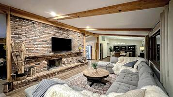 House (4 Bedrooms) | Interior