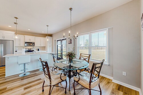 4BR Pleasant Home w/ Balcony & Open Layout