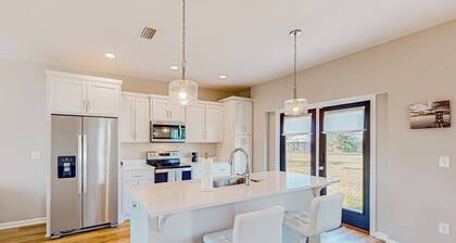 Walk to Eats! Family Hideaway 16 Mi to PCB