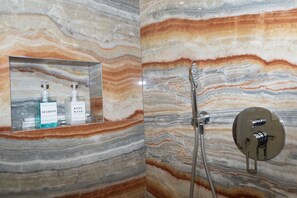 Shower, hair dryer, bidet, towels - Mini apartment in the center of catania (Catania)