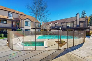 Apartment (3 Bedrooms) | Interior - 3 BR Lake Condo w/ Shared Pool & Spa (Lake Arrowhead)