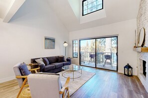 Apartment (3 Bedrooms) | Interior - 3 BR Lake Condo w/ Shared Pool & Spa (Lake Arrowhead)