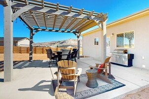 House (4 Bedrooms) | Front of property