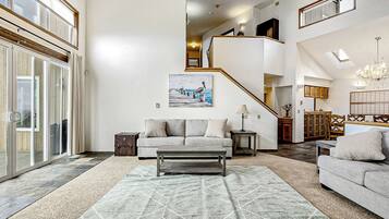 House (4 Bedrooms) | Front of property