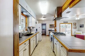 House (3 Bedrooms) | Interior - 3 Mi to Ocala Square! Family Getaway w/ Pool (Ocala)