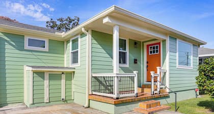 8 Mi to Dtwn New Orleans! Newly Renovated Home