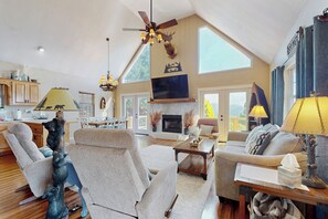 Interior - 3BR Home w/ Mountain/lake Views & Hot Tub (Hayesville)