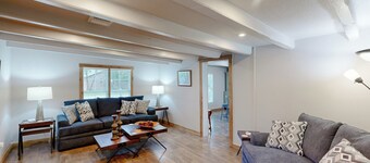 In-town 3BR w/ BBQ Pit, Walk to Medina River